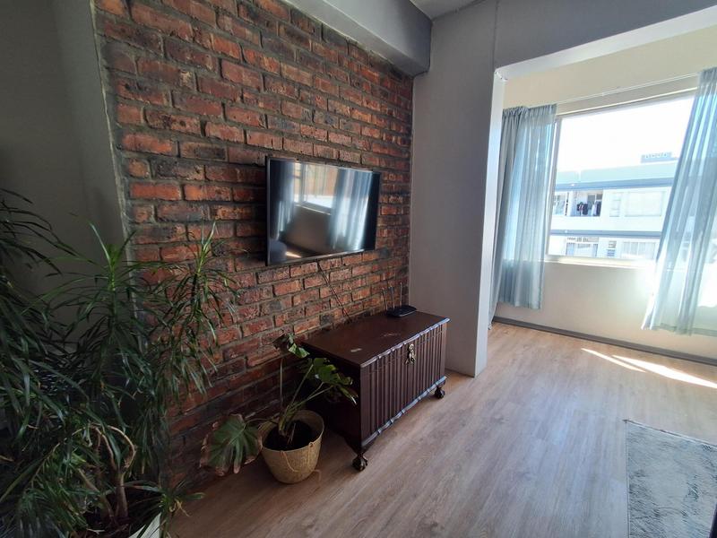2 Bedroom Property for Sale in Sea Point Western Cape